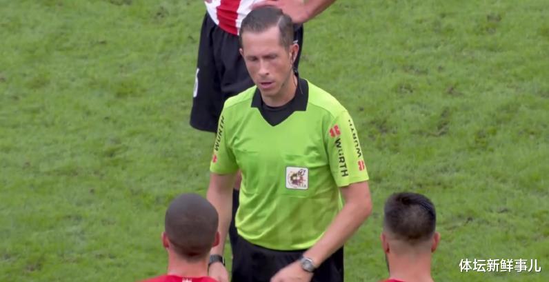 『拉莫斯』西甲火爆大冲突！双方22人乱作一团，拉莫斯冲了上来，本泽马也急了