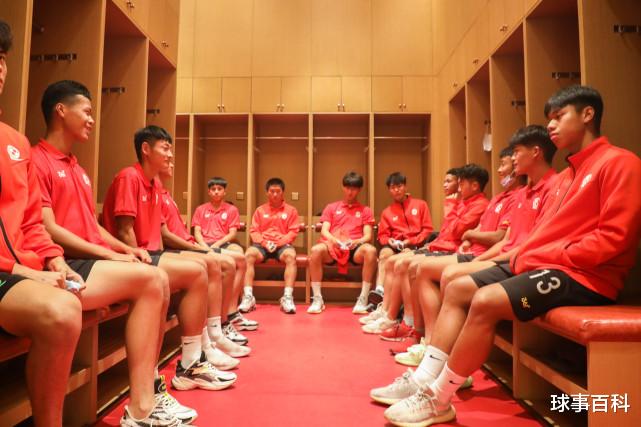 广州恒大|后浪来了！3名青训小将入选恒大一线队 最小只有15岁