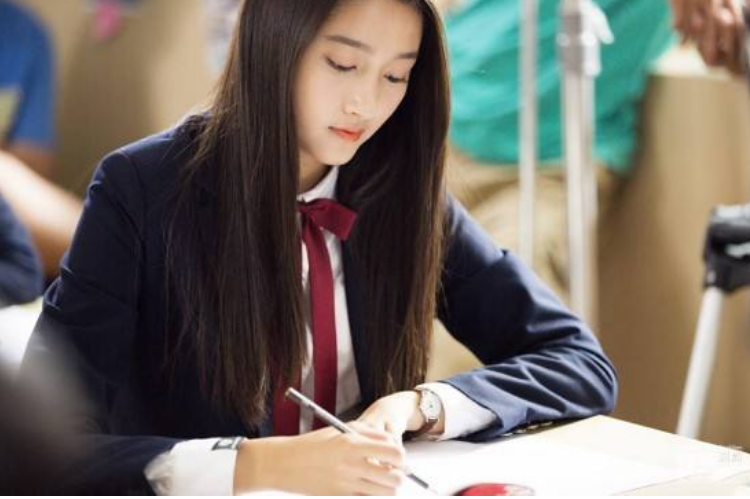 ：高考时为何不允许穿“校服”？班主任说出实情后，考生：还好早知道了