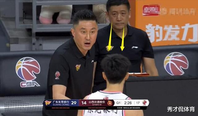 #杜锋#都回来了！杜锋又训胡明轩，开场157秒换下赵睿，领先11分叫暂停
