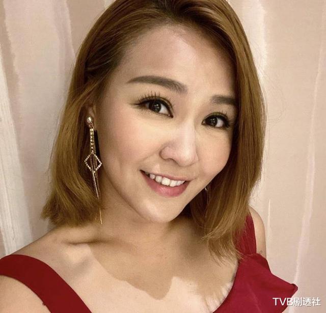 【香港小姐】敬业！TVB小花怀孕6个月还坚持拍戏，被赞为最美的士司机