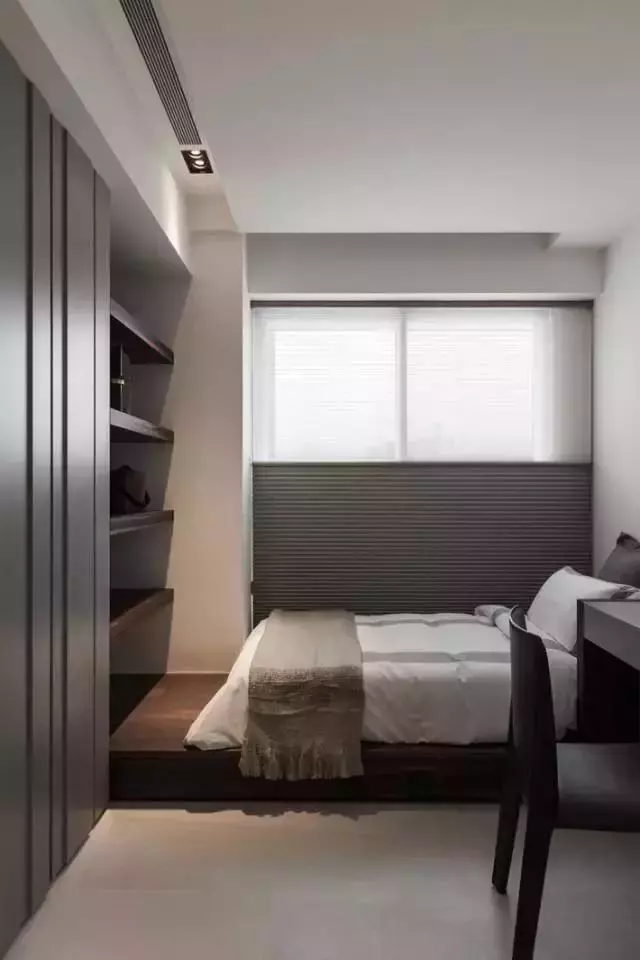 ：现在榻榻米已经落伍了，一体化的地台卧室设计正流行
