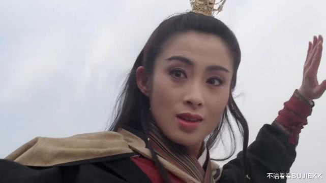 #全度妍#《孙悟空大战盘丝洞》幕后:五位女主河边嬉戏,羡慕工作人员