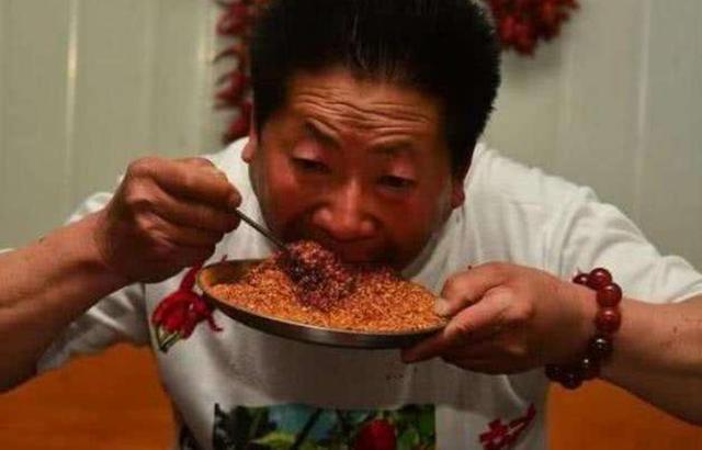 辣椒|被称为“中国辣王”的李永志,不听医生劝阻每天吃5斤辣椒,现在怎么样了?