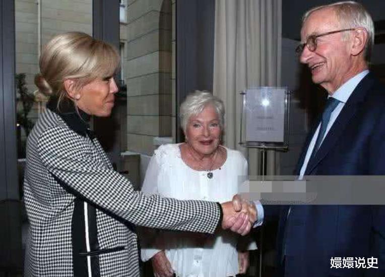 「发型」66岁布丽吉特换发型！早该舍弃“波波头”，法式小卷美成洋娃娃