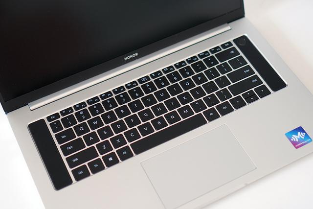 荣耀|荣耀MagicBook Pro新锐龙版降价:4499元起,大屏标压生产力工具