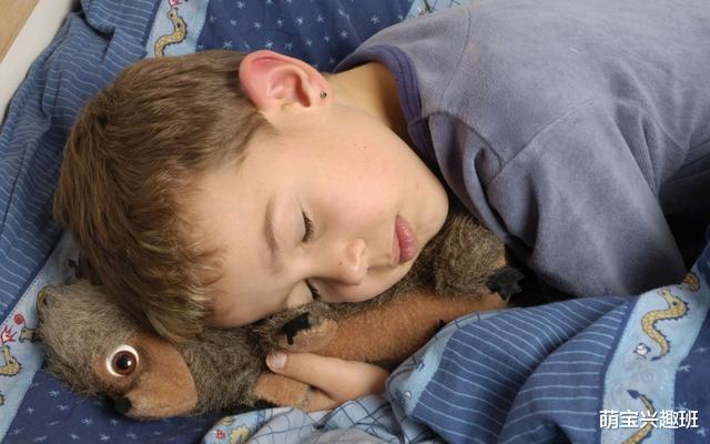 「姚明」比姚明还高的“中国第一巨人”,年近60喜得一子,如今儿子有多高