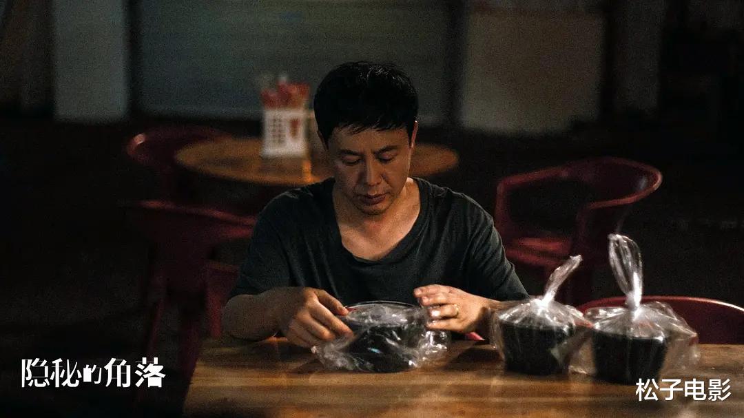 张颂文:《隐秘的角落》演技炸裂的张颂文:片酬只够温饱,43岁仍买不起房