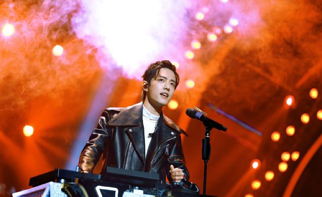 「肖战」肖战雅诗兰黛的微电影，预示着他的演艺之路，偶有风波但未来光明