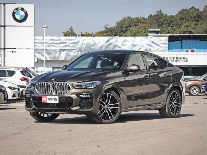 「大众帕萨特」轿跑车身+科技座舱，预计本月上市，奥迪Q3轿跑优点在哪里？