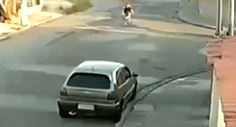 杨幂|“杨幂脚臭的梗是怎么传开的呢？不会真有人闻过吧...”哈哈哈