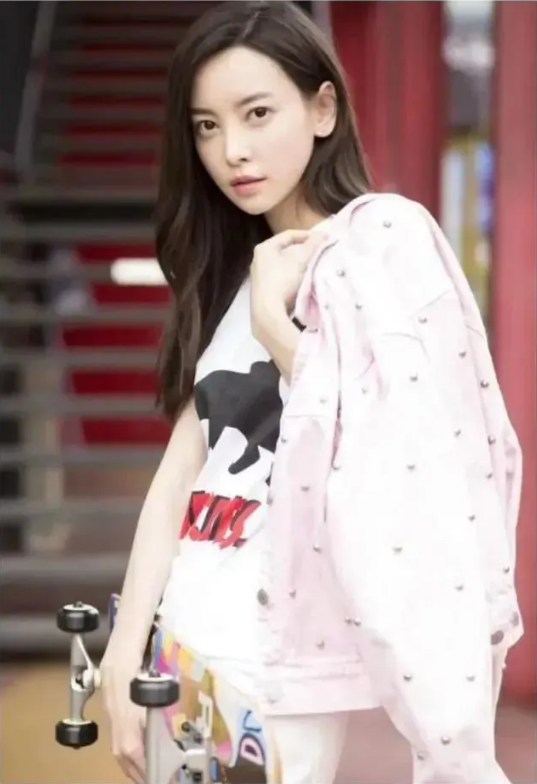 于文文|从一线明星跌到18线，从“体面”到“凉凉”，于文文经历了什么