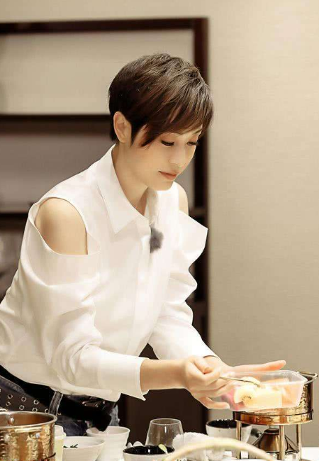 陈法蓉|陈法蓉：为刘德华退赛环球小姐，4段感情坎坷，54岁现状如何