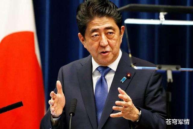 『日本』轰6K挂弹飞向海峡，美航母退避三舍，安倍懵了：日本决不做炮灰