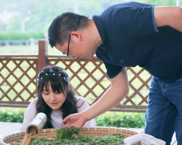 美甲|有种美甲叫郑爽的美甲，一只手只能看到一块，是我不懂的时尚