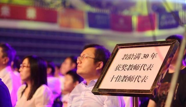 [教师]中央发文剑指教师评价改革，职称制度缝缝补补已无必要，必须大改