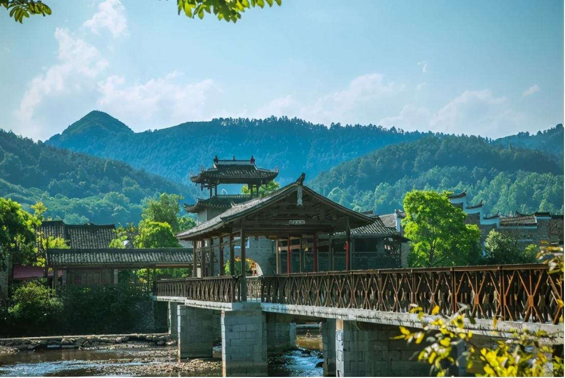 广西|广西一“弹丸之地”，出现一座投资4亿人造古村，游客却不买账