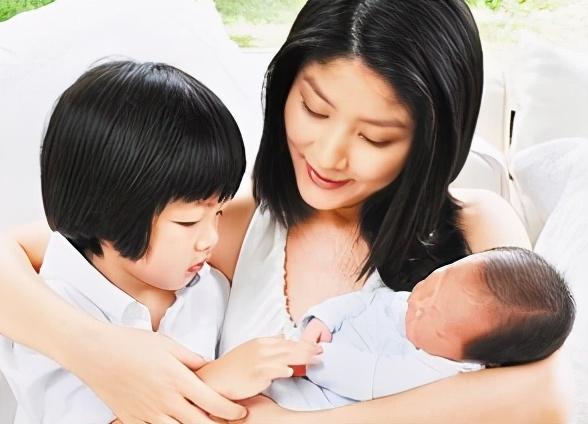 陈慧琳|陈慧琳近照曝光，赠予儿子上亿豪宅，为双胞胎女儿留下冰冷手术刀