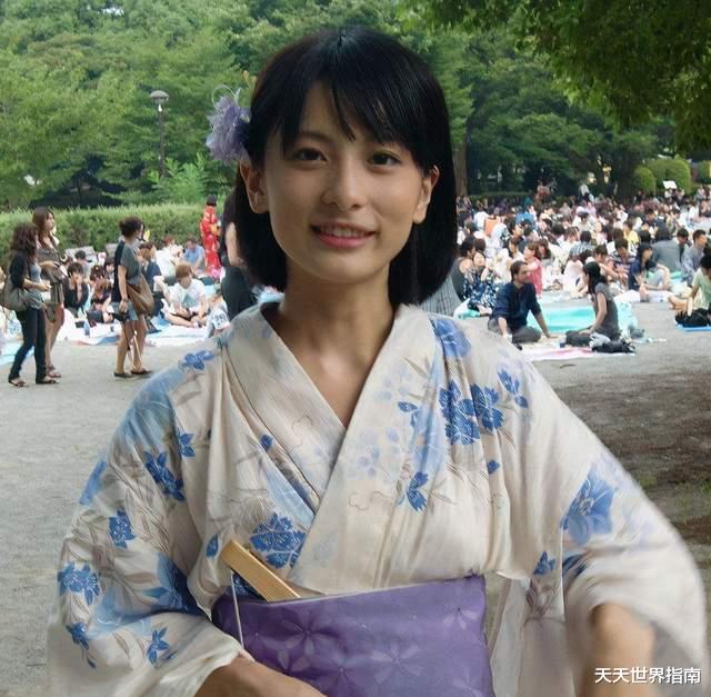 |日本姑娘在中国游玩，直言风景很好，就是不能理解景点收费