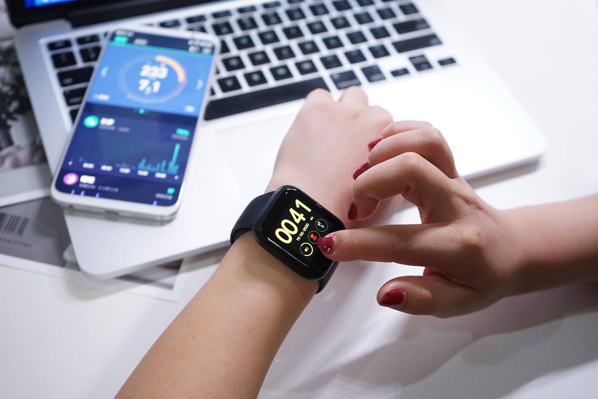 「智能手表」年轻人的第一块omthing简悦智能手表？百元售价，还要什么手环？