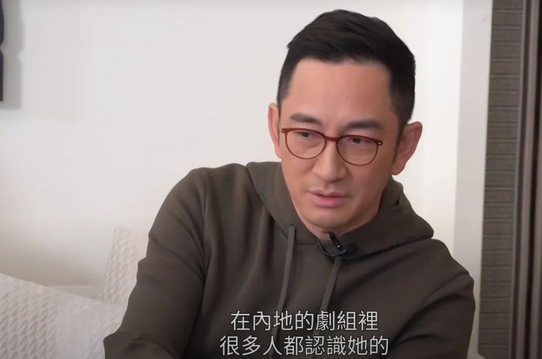 杨丽萍■港星曝“内地女星给房号” 关键词：一线女星、叠字……