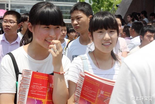 教育部|教育部：这类应届毕业生直接“入编入岗”，网友：毕业就捧铁饭碗