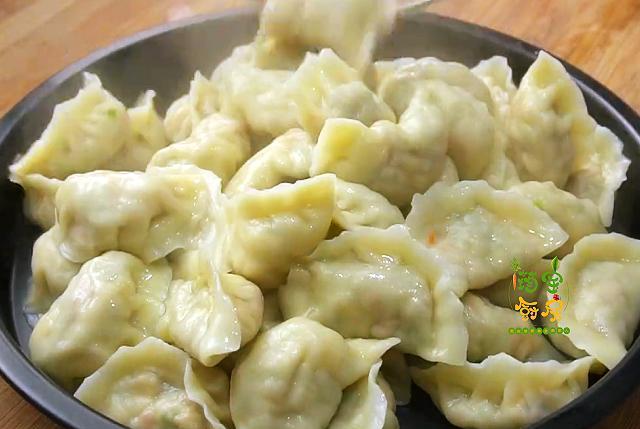 饺子|入秋后，这种饺子特好吃，皮薄馅鲜，好吃顶饱，怎么吃也不腻