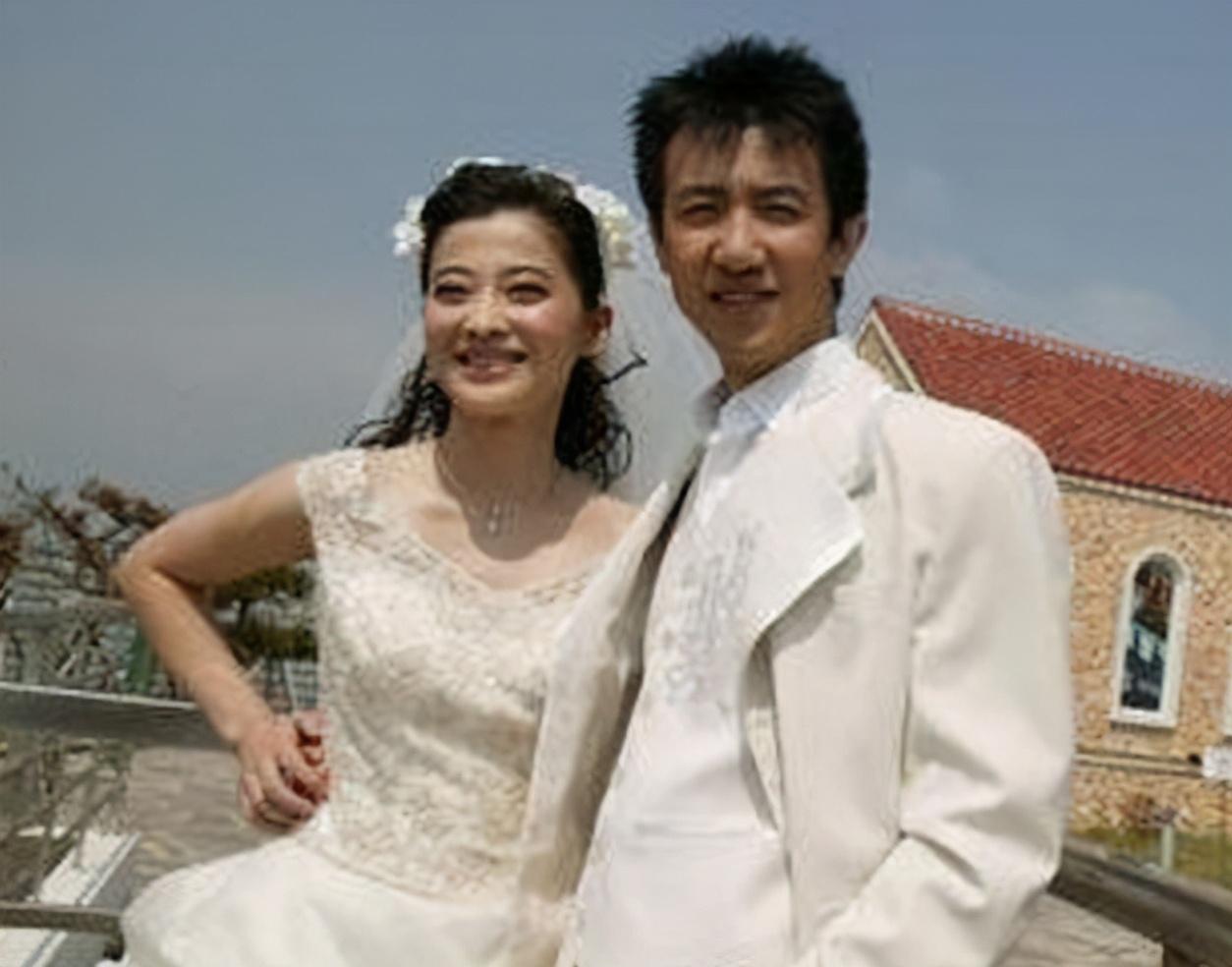 梅婷|与前夫结婚7年没生孩子，二婚后立马生了俩，45岁被丈夫宠上天