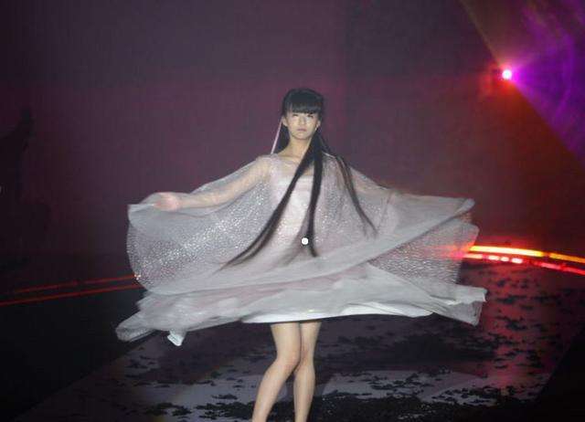 左小青|16岁被姜文选中，曾经是体操冠军，出名后销声匿迹，如今却被指私生活混乱！