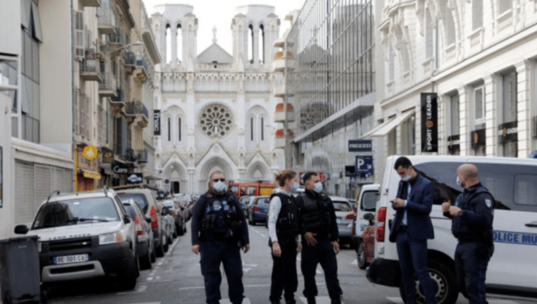 繼續斬首！法國教堂少女被當眾斬殺，移民們要將法蘭西變成伊斯蘭-圖3