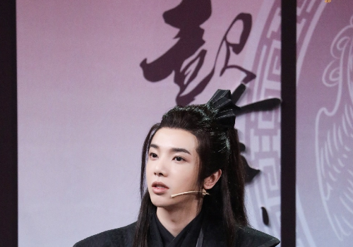 【王牌】《王牌》收官海报曝光，谁注意到华晨宇的手指向谁？这也太暖心了