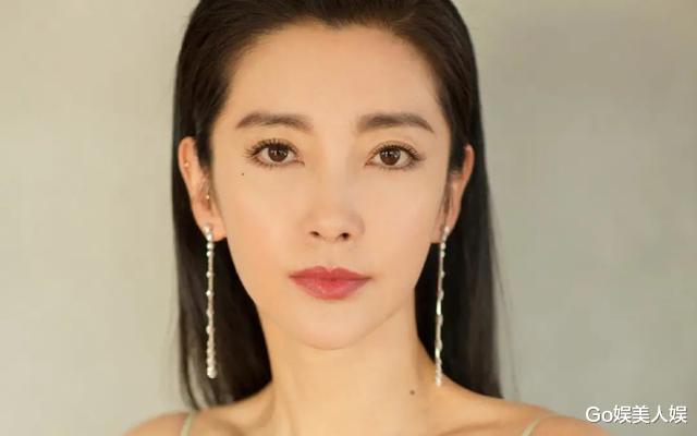 李冰冰|李冰冰的幕后军师：拉拢赵丽颖邓文迪，斗袁立，打下江山送亲姐