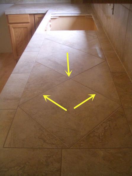 |老公嫌弃大理石太贵,厨房台面居然用旧瓷砖来铺,效果惊呆家人