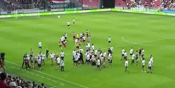 『豪门』28年第一次降级！欧洲百年豪门，球星遭疯狂球迷撕掉球衣