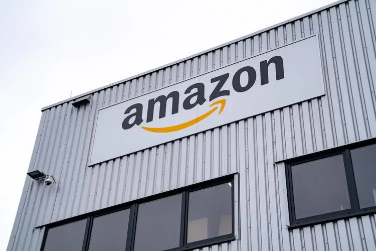 蓝魔|永久关店,裁员上千人,市值10万亿的微软嗅到了什么?