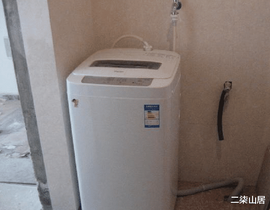 |洗衣机排水管别直接插进地漏里，闺蜜不听劝，弄错后阳台全报废！