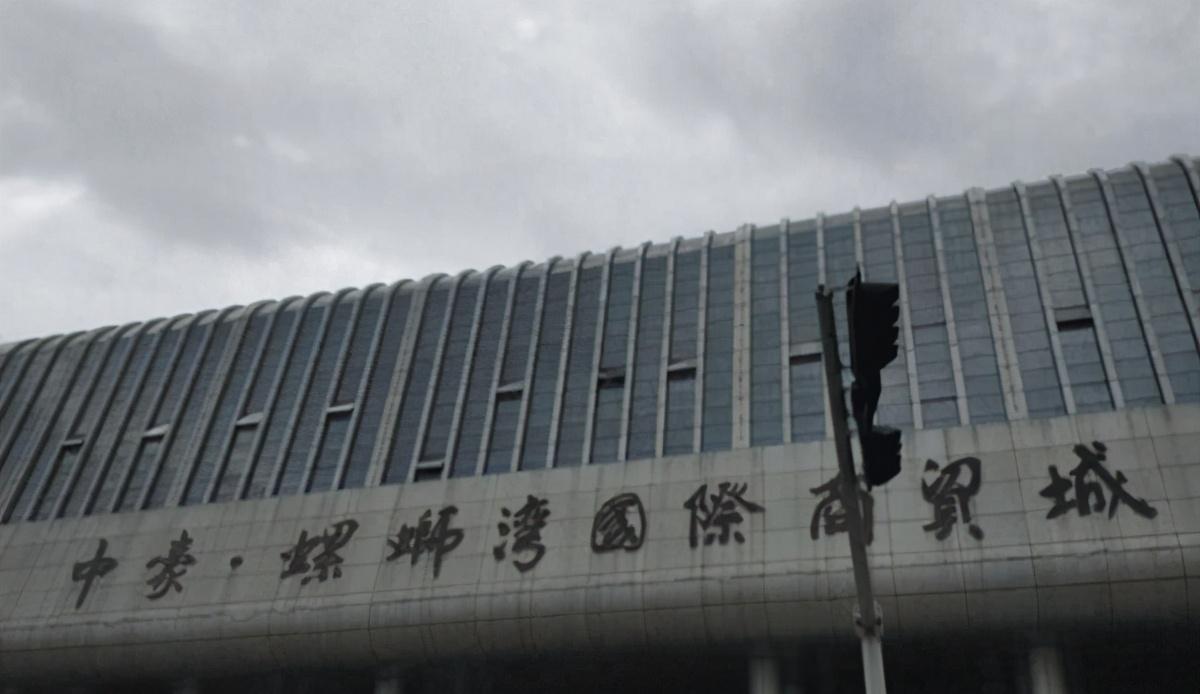 看看新媒|昆明最大商贸城关门，商户集体罢市，一间商铺5年租金193万