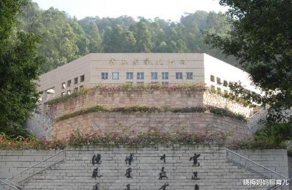 「清华大学」文科生“最适合”报考的10所大学，毕业后前途无量，不输理科生