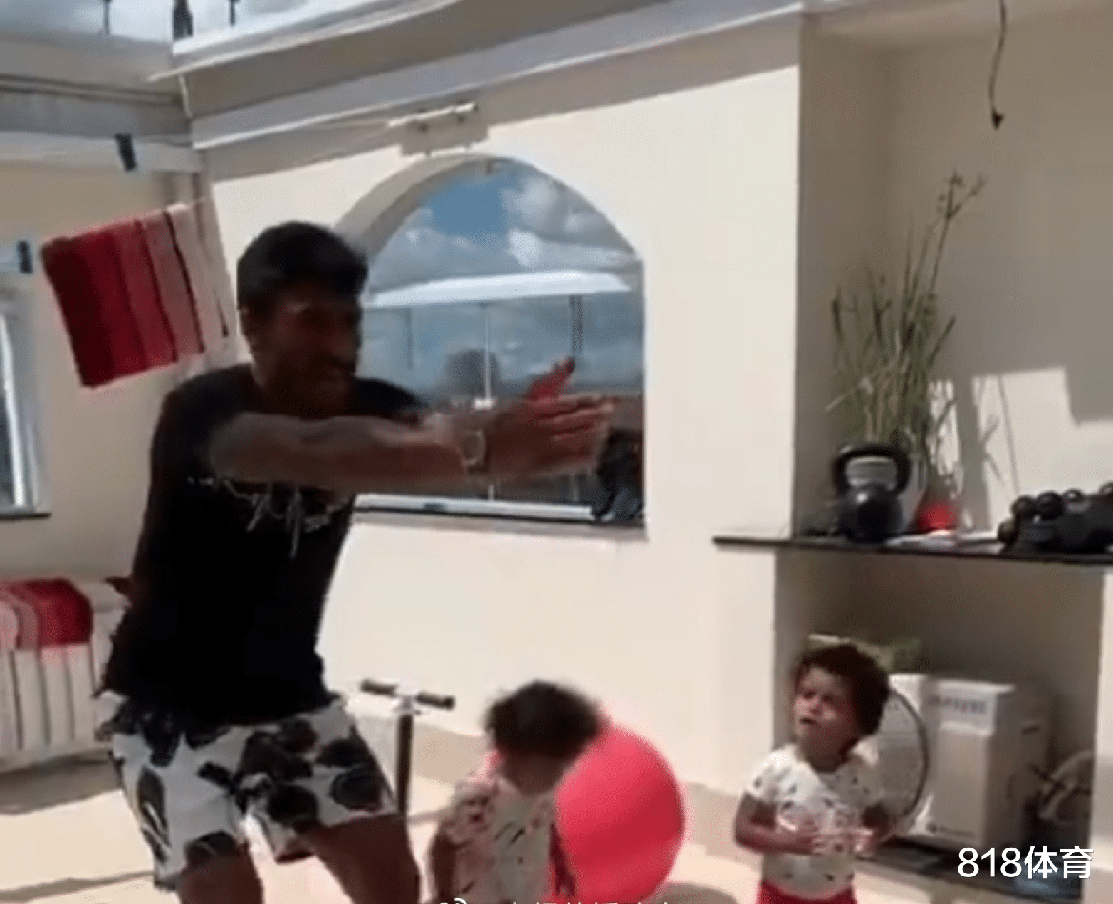 『广州恒大』恒大5外援滞留巴西！宝塔受外籍入境限制，高拉特有中国护照不想回