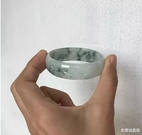 钱币|警惕这种翡翠手镯，不值钱！（镯心镯）