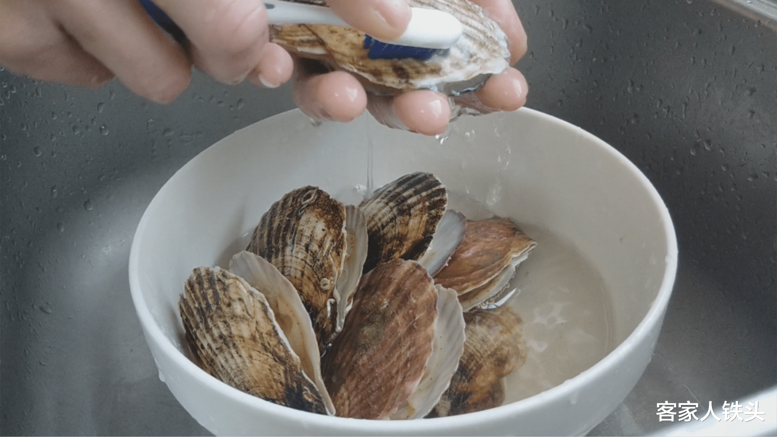 「扇贝」我家请客就爱做这一道菜，不煎不炸也不炖，8分钟出锅，漂亮好吃