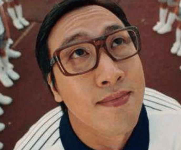 「电影」为什么周星驰在电影里如此讨厌这个戴眼镜的男人？看完你就懂了