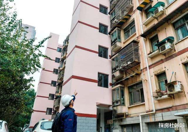 探房杜咔咔 5、6楼多次找1楼商谈加装电梯，1楼提两方案后，他们沉默了