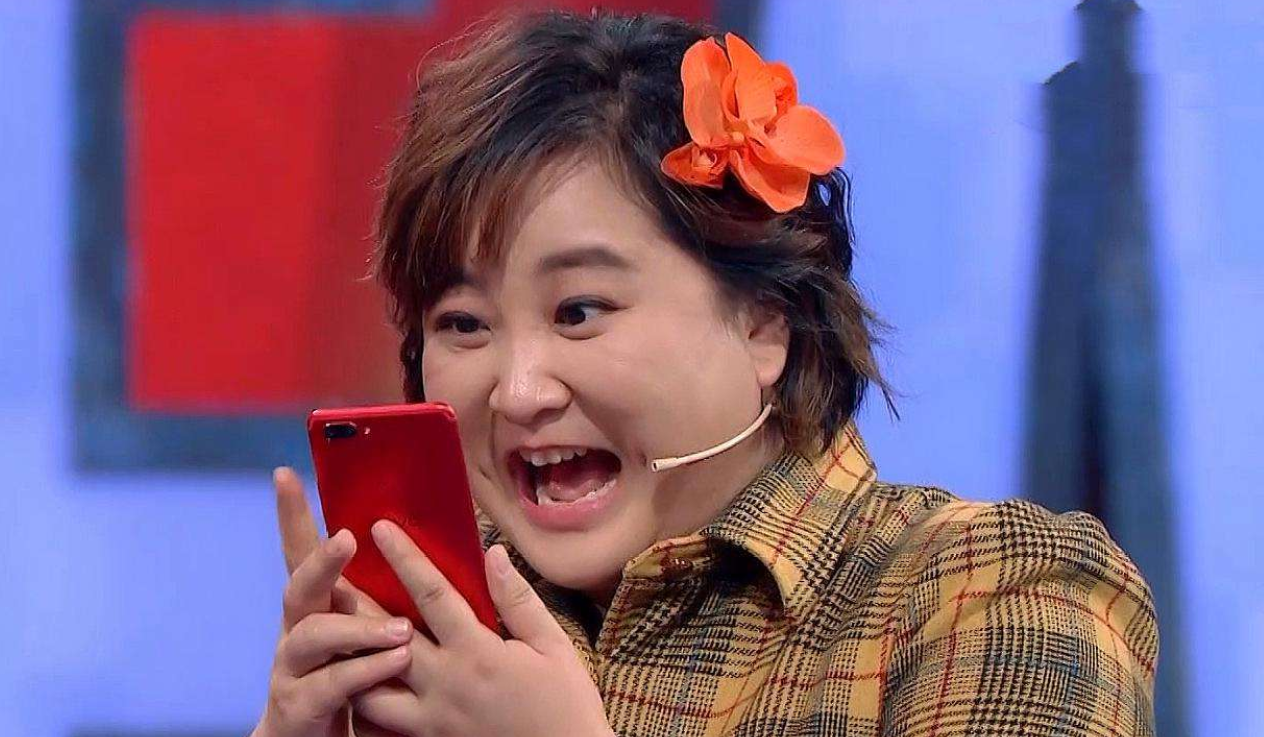 #贾玲#关晓彤用“贾玲”造句，有谁注意她加了一个字，网友：修养是装不出来的