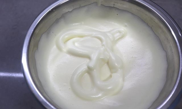 海绵蛋糕▲全蛋打发海绵蛋糕,比戚风易上手,零失败,平整不开裂,香甜细腻