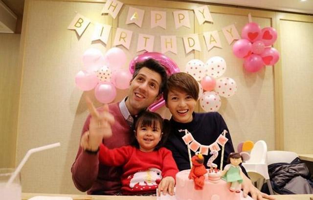 梁咏琪晒出自己的家，别人家都是做花园，她家门口却做个有机农场