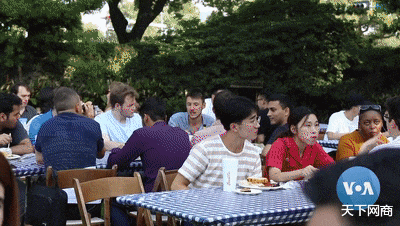 美国■美国教授“歧视黑人”被停职后，几万华人站出来为他撑腰