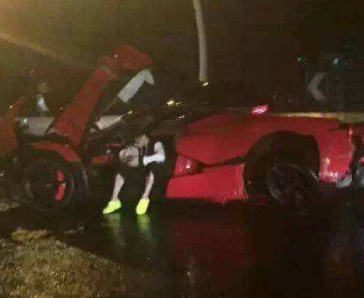 法拉利|1300万法拉利说扔就扔，99亿只是零花，论挥霍，思聪真的不算啥