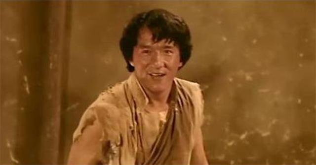 成龙|7年前,成龙回安徽认祖归宗,在\穷\大哥家,只停留十几分钟