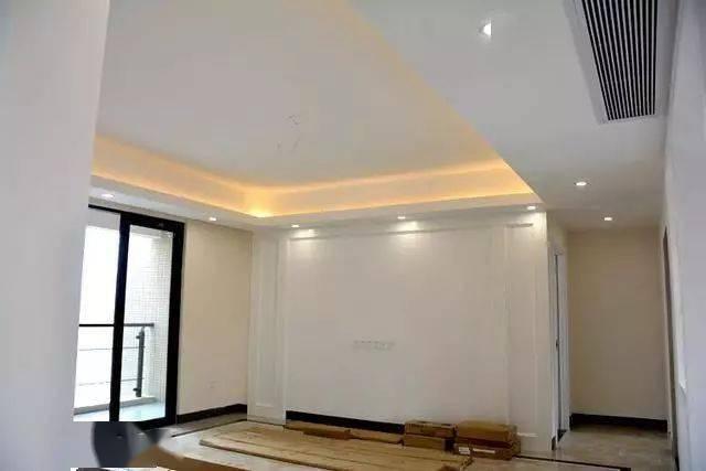 |240㎡复式楼做婚房,我家楼梯间设计不见人夸,都说小区独一个